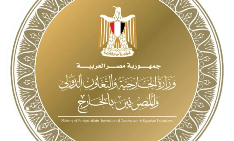 مصر تدين استهداف مطار الكويت