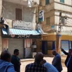 النيابة الإدارية تجري معاينة لإنهيار عقار مطوبس